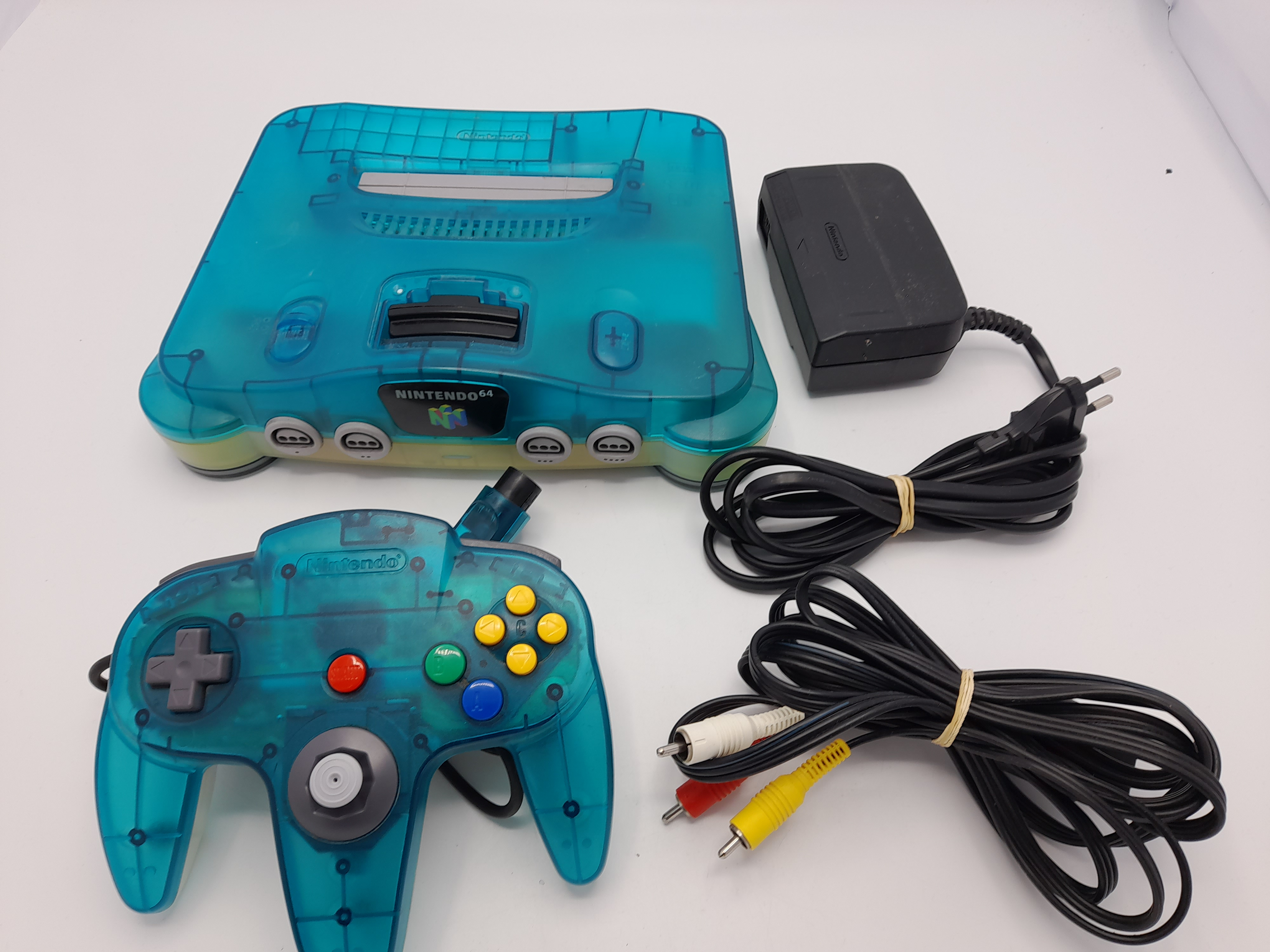 Foto van Nintendo 64 Clear Blue & Controller