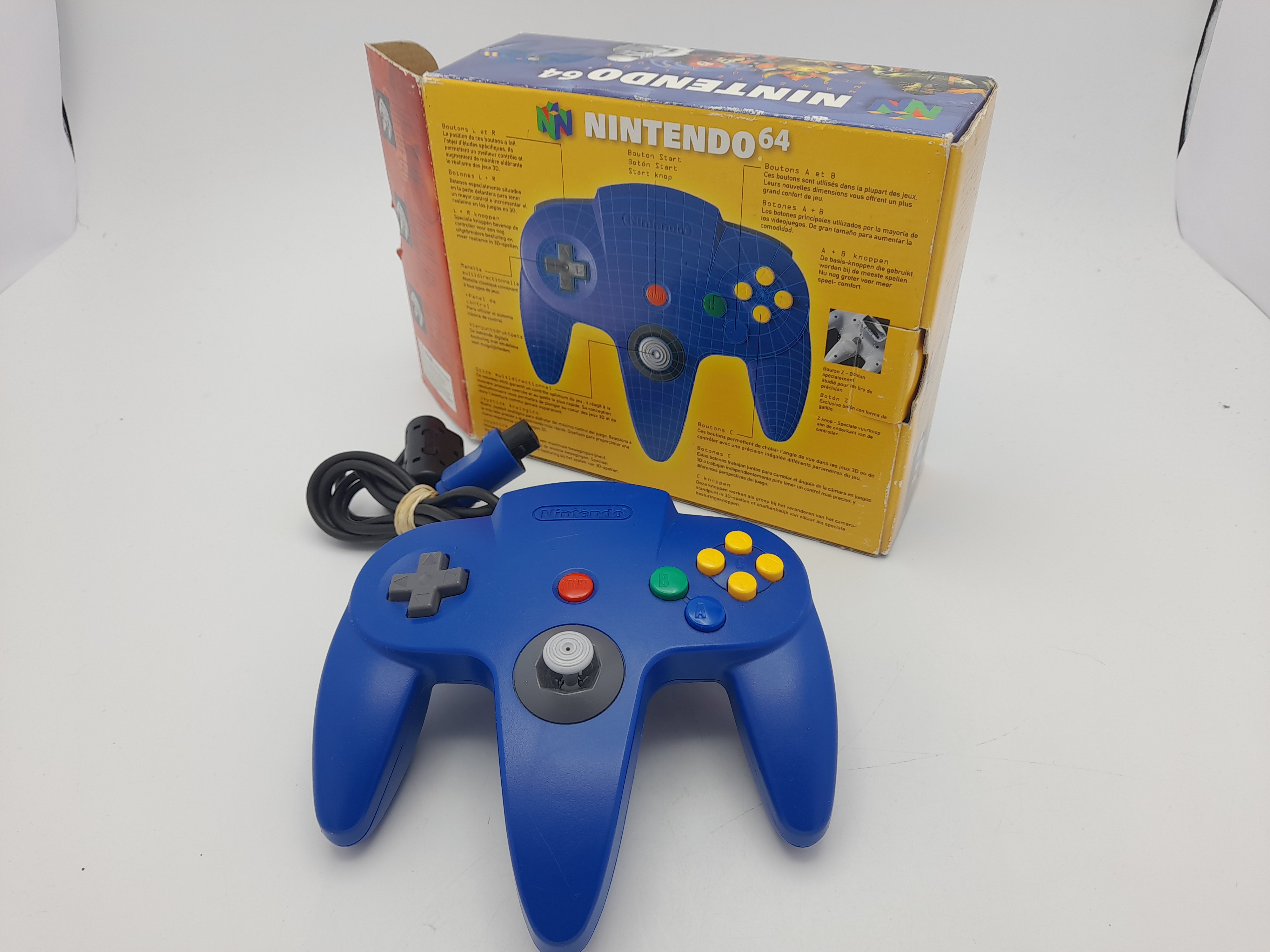 Foto van Nintendo 64 Controller Blue in Doos