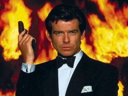 Speel als James Bond, agent 007, de Pierce Brosnan-versie.