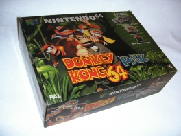 Die komplette Box des <a href = https://www.mario64.nl/de/Nintendo-64-spiel-info.php?t=Nintendo_64_Donkey_Kong_64_Pak target = _blank>Nintendo 64 Donkey Kong 64 Pak</a>.